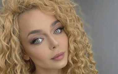 Алина Гросу кардинально изменила имидж и покрасила свои длинные волосы: 