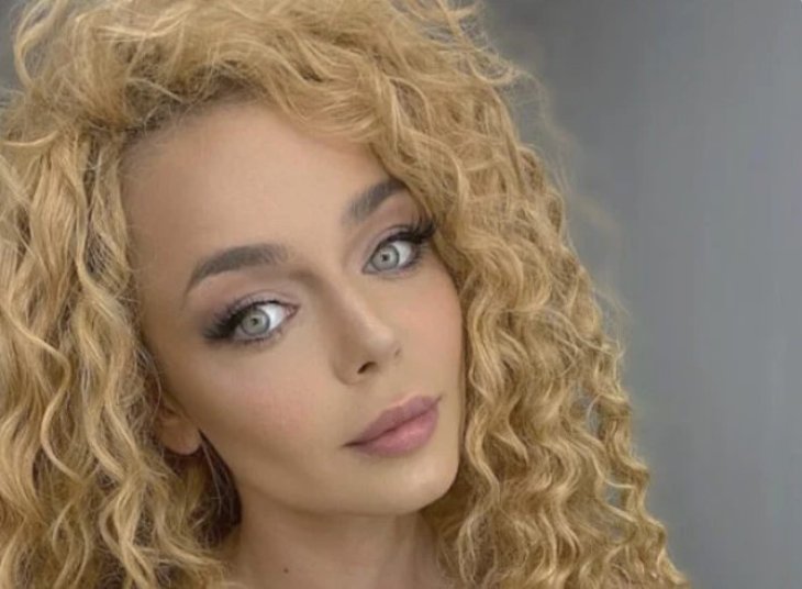 Алина Гросу кардинально изменила имидж и покрасила свои длинные волосы: 