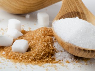 Не вызывает зависимость, диабет и кариес: 5 главных мифов о сахаре