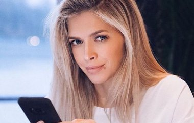 Вера Брежнева посетила художественную выставку