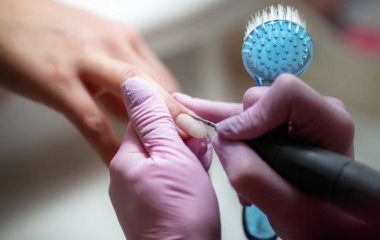 Небезпечний манікюр. Чи потрібно давати нігтям відпочити від гель-лаку