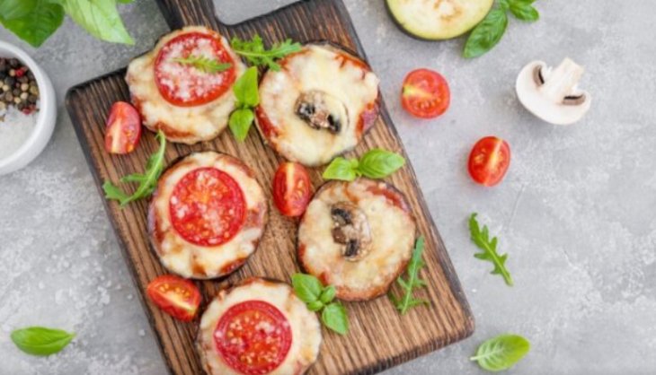 И вкусно поесть, и лишних кило не набрать: рецепт полезной пиццы из баклажанов в духовке