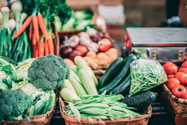 Гастроентеролог пояснила часте отруєння несезонними продуктами