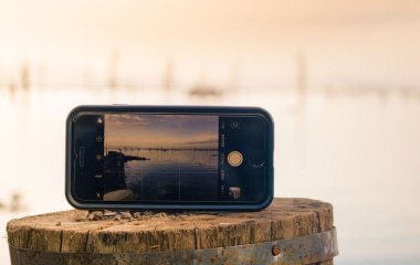Що означає жовта квітка в камері iPhone: коли вона з’являється і як її вимкнути
