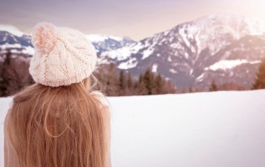 Трихолог розповіла, як потрібно мити волосся взимку