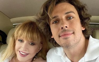 74-летняя Алла Пугачева в образе Барби появилась на фестивале Лаймы Вайкуле в Юрмале