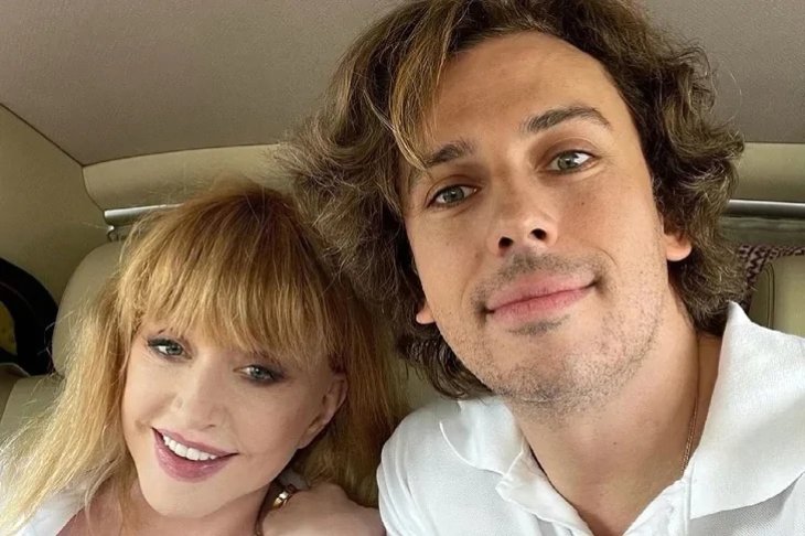 74-летняя Алла Пугачева в образе Барби появилась на фестивале Лаймы Вайкуле в Юрмале