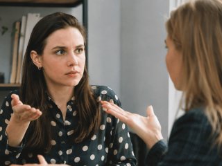 Як однією фразою поставити нахабну людину на місце: секретний психологічний трюк