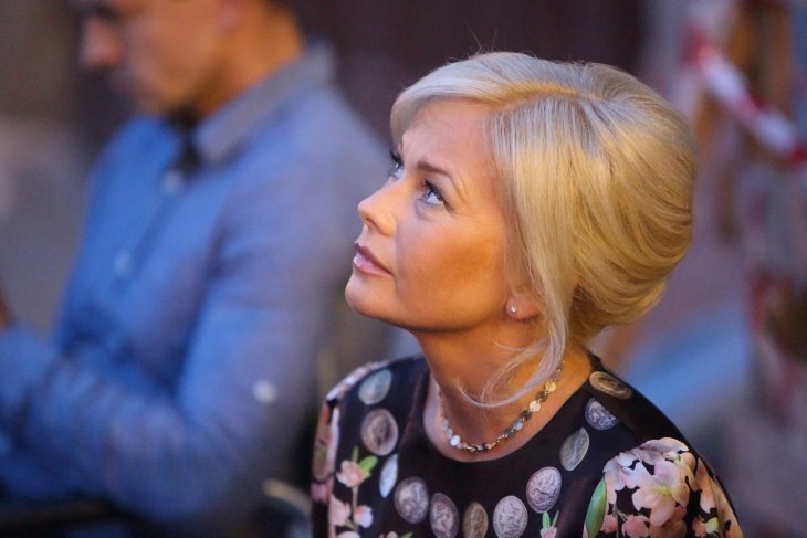 Елена Корикова позировала с округлившимся животом