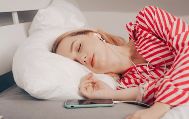 Лікарі розповіли чим загрожує безсоння як її позбутися без таблеток