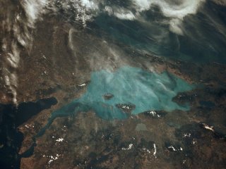 Найменше море планети: де воно розташоване та чому привертає увагу не лише розмірами