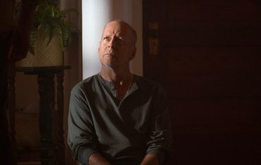 Брюс Уиллис прочитал по-русски стихотворение из фильма «Брат-2»