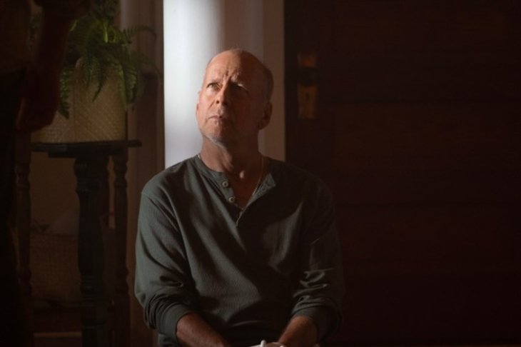 Брюс Уиллис прочитал по-русски стихотворение из фильма «Брат-2»