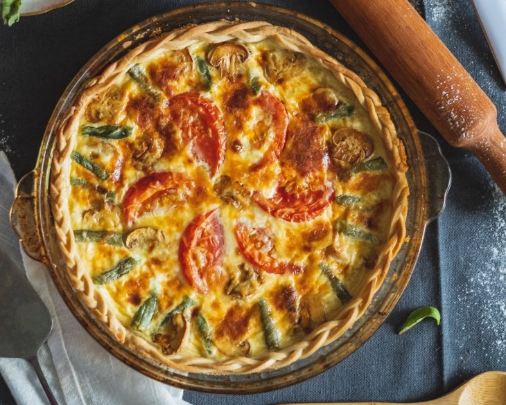 Элементарный киш с курицей и овощами для сытного обеда: как приготовить