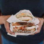 Перекус в дорогу: какую полезную пищу можно взять в путешествие