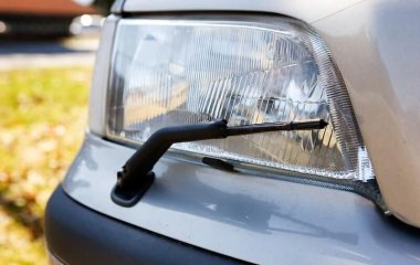 Двірники для автомобільних фар: корисний аксесуар чи шкідлива свистулька?
