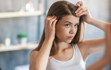 Дефіцит якого вітаміну викликає сивину та випадання волосся: пояснили лікарі  