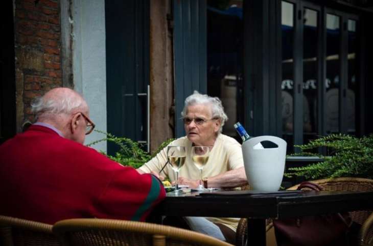 Ученые рассказали о пользе алкоголя для пожилых людей