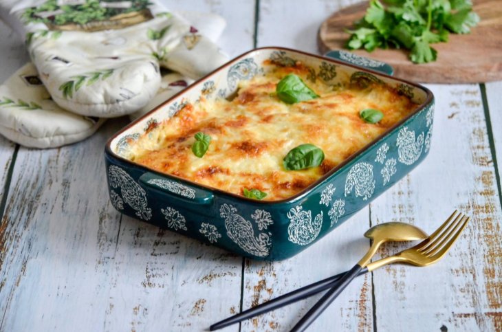 Запеканка с курицей, сыром и луком по-французски: сытное блюдо для всей семьи