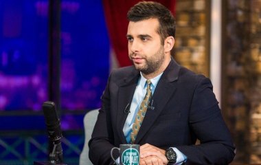 Иван Ургант поделился снимками из семейного архива по случаю 20-летия дочери Эрики