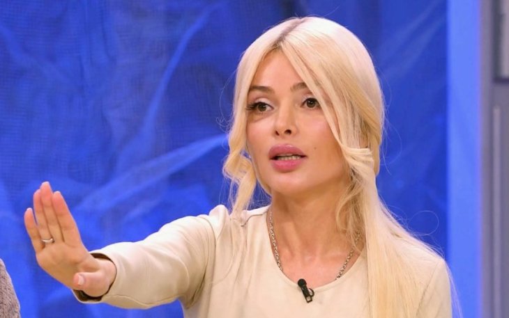 Над несовершеннолетней дочерью Алена Кравец надругались в общественном туалете