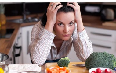 Що їсти, коли страшно та все дістало: продукти що знижують кортизол