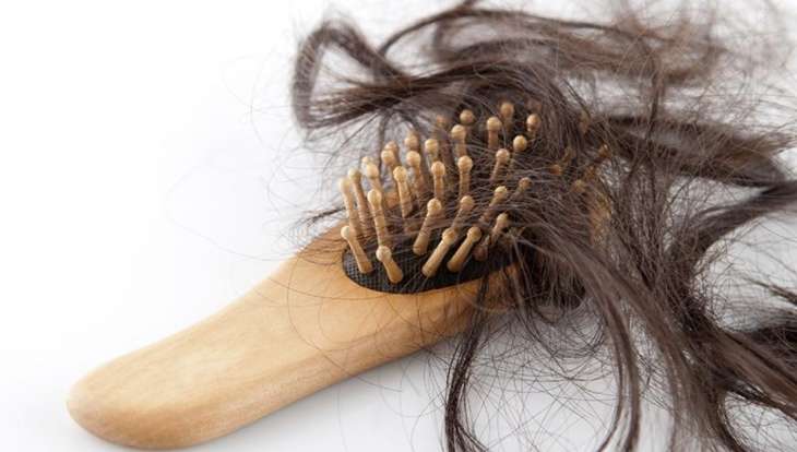 Ученые назвали выпадение волос одним из последствий коронавируса