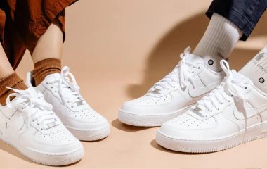 Как отстирать белые кроссовки от грязи и желтых пятен: три полезных лайфхака