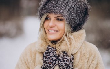 Які найкращі шапки на зиму для жінок за 50: зігрівають, омолоджують та підкреслюють красу