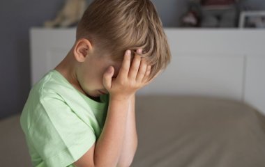 Як правильно реагувати та швидко заспокоїти дитячу істерику: психолог відповів