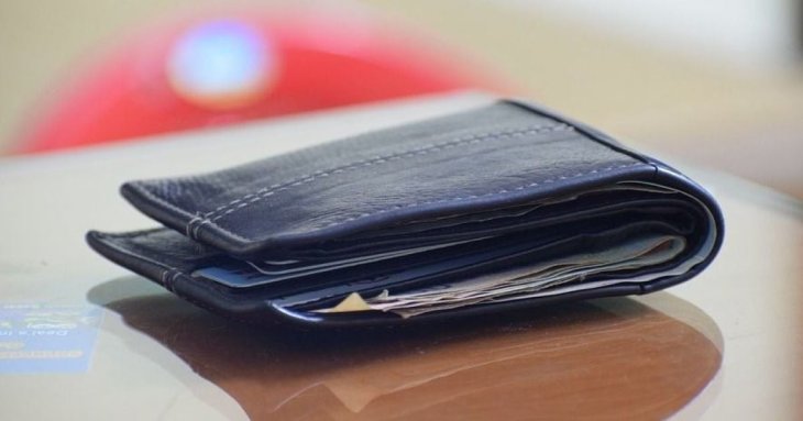 Загублений гаманець учня знайшли за стіною школи через 51 рік