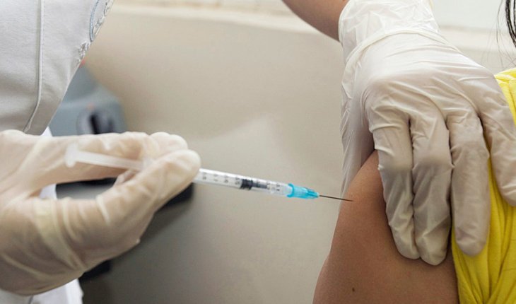 Онколог заявил об отсутствии связи между раком и вакцинацией от COVID