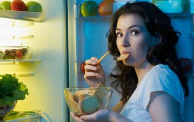 Хочется поесть поздно вечером: какие продукты можно употреблять на ночь