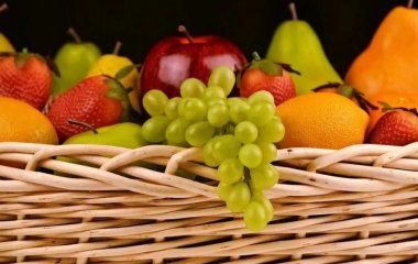 Чому не варто їсти фрукти перед сном