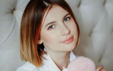 Анна Цуканова-Котт поделилась снимком в откровенном наряде