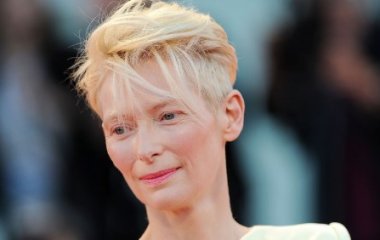Тильда Суинтон предстала в образе тигрицы на Венецианском кинофестивале 