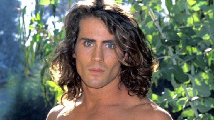 Актер Джозеф Лара и его жена погибли в авиакатастрофе