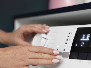 Натисніть цю кнопку — і пральна машина перетвориться на сушарку: секретний лайфгак