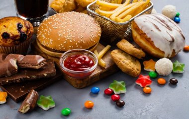Названы сокращающие продолжительность жизни продукты
