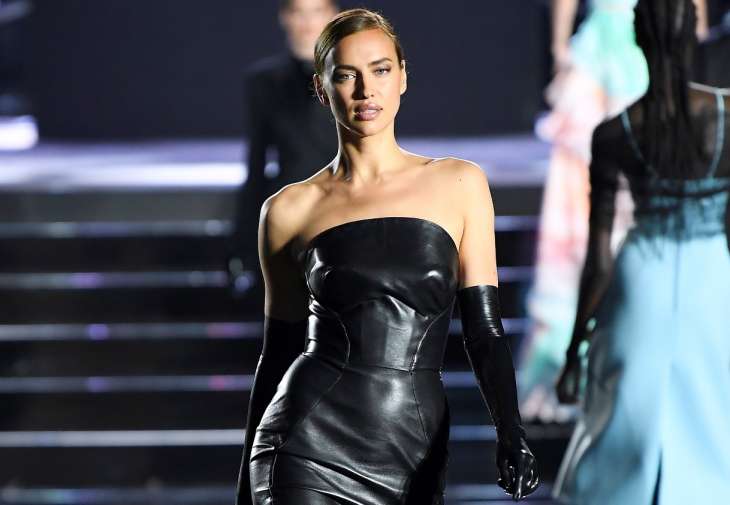 Ирина Шейк в ярких вечерних платьях снялась в новой модной кампании