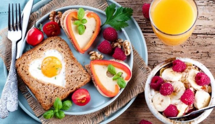 Идеи для завтрака: 2 простых рецепта запеканки и желе от шеф-повара