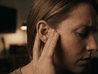 Цей шум є ознакою втрати слуху: лікарі попередили про небезпечну звичку, популярну серед молоді