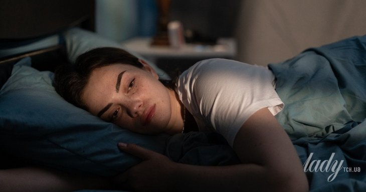 Що з’їсти, аби краще спати: експерти назвали фрукт, який допоможе побороти безсоння