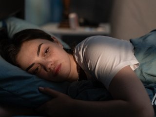 Що з’їсти, аби краще спати: експерти назвали фрукт, який допоможе побороти безсоння