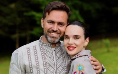 Жена Тимура Мирошниченко похвасталась дорогим подарком от мужа