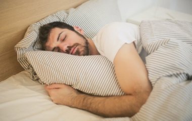 Лікар: високий рівень цукру в крові може призвести до апное уві сні.