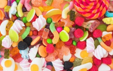 Почему тянет на сладкое: диетолог дала ответ