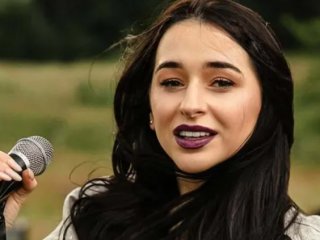 FIЇNKA, яка заробляє мінімум $10 000 на місяць, уперше розповіла про новий будинок: де житиме авторка хіта 