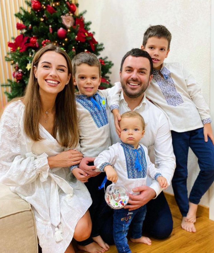 Жена Григория Решетника показала стильный повседневный образ