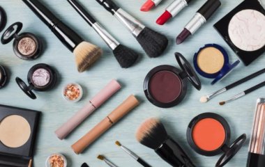 Дерматолог назвала наслідки використання простроченої косметики